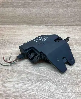 BMW 3 E46 Tailgate/trunk/boot lock/catch/latch 8196401 WITHPLUG