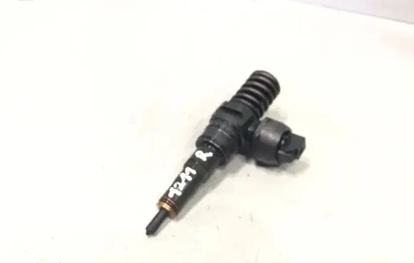 Volkswagen PASSAT B5.5 Fuel injector 038130073AJ