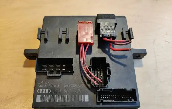 Audi A4 S4 B7 8E 8H Comfort/convenience module 8E0907279N