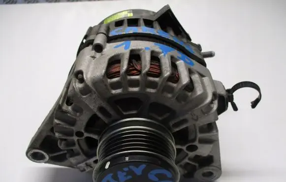 KIA Carens III Generator/alternator 373002A805
