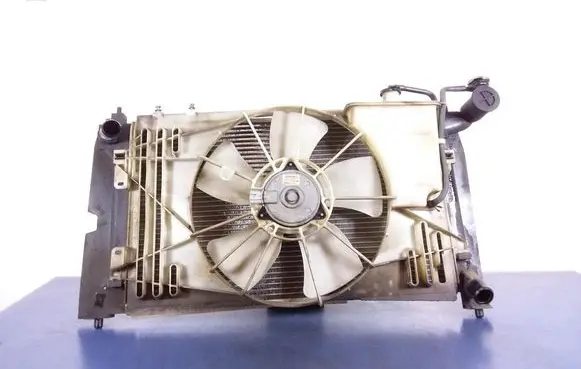 Toyota Corolla Verso E121 Coolant radiator 