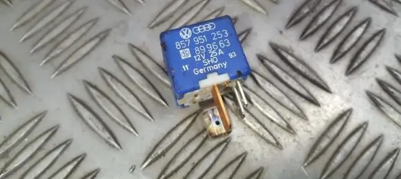 Volkswagen PASSAT B4 Other relay 857951253 899663