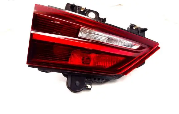 Tailgate rear/tail lights