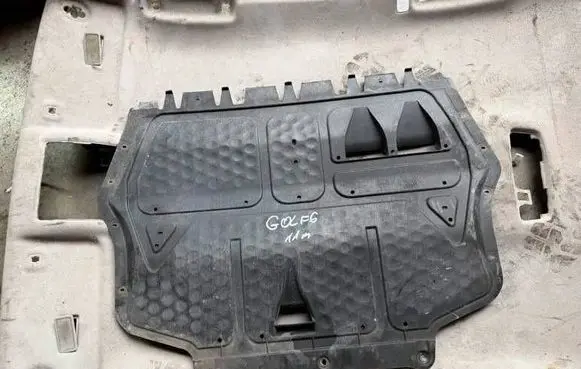 Volkswagen Golf VI Engine splash shield/under tray 1K0825237