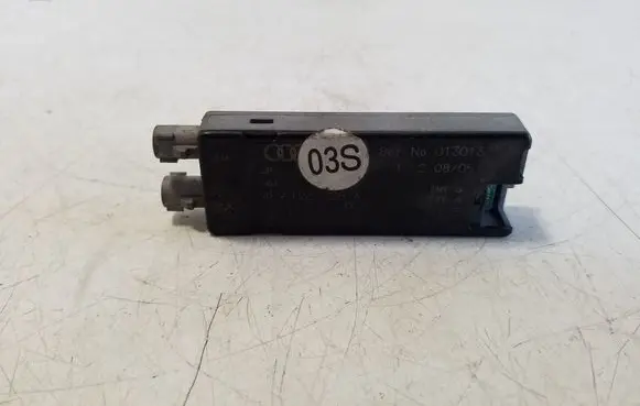 Audi A6 S6 C6 4F Aerial antenna amplifier 4F9035225A