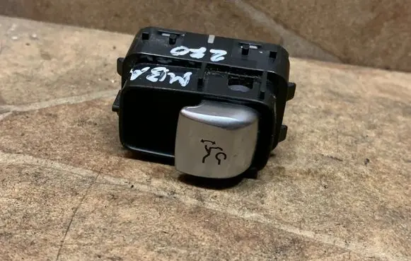 Mercedes-Benz C W205 Tailgate/boot open switch button 
