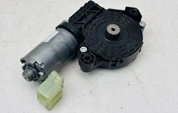 Skoda Superb B8 (3V) Sunroof motor/actuator 3G9877795E 0390200116