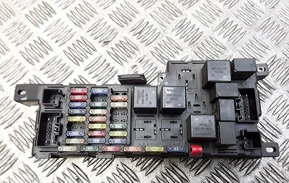 Volvo S80 Fuse module 9494207 518322003