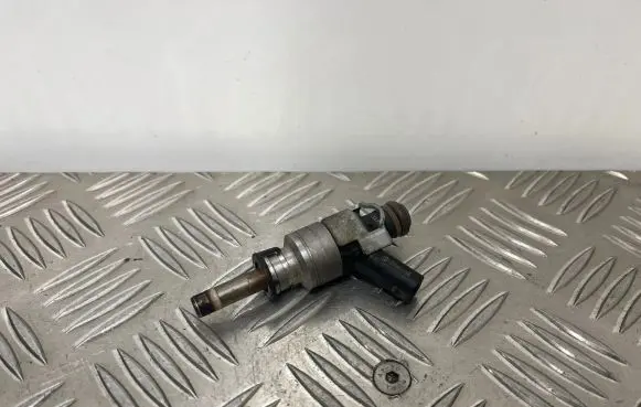 Audi A6 C7 Fuel injector 06E036P