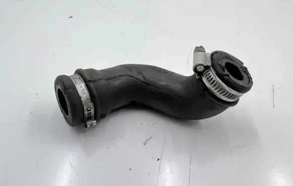 Volvo V40 Breather hose/pipe 30777567