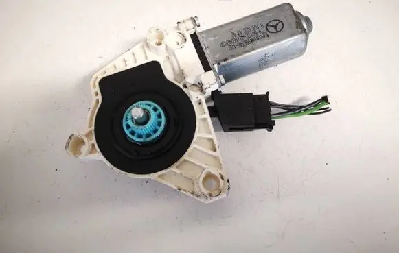 Mercedes-Benz A W169 Front door window regulator motor a1698204342 996146-102