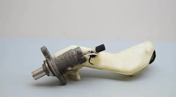 Nissan Qashqai Master brake cylinder 0204796652