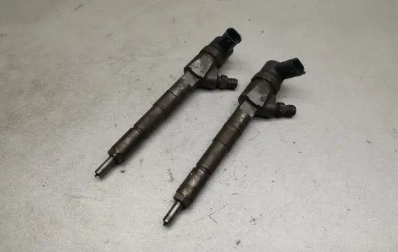 Opel Insignia A Fuel injectors set 0445110423