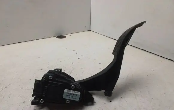 Volkswagen Golf IV Accelerator throttle pedal 1J1721503H