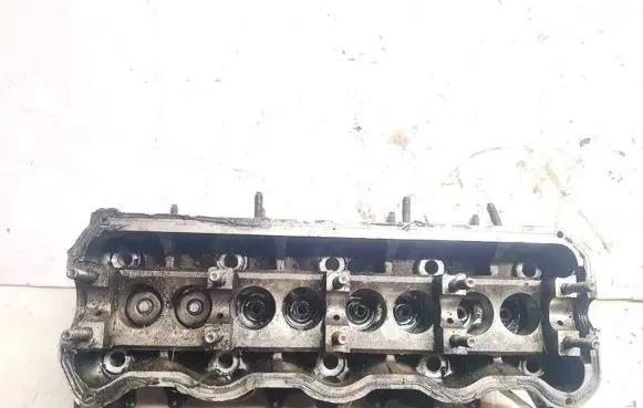 Volkswagen Golf III Engine head 028103373n