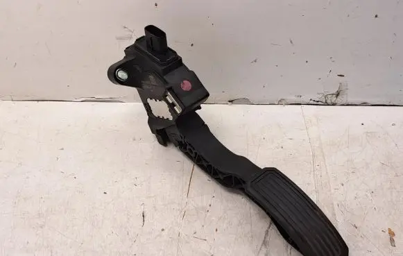 Toyota Auris 150 Accelerator throttle pedal 7811002020 07052B