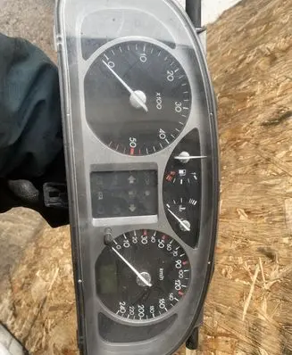Renault Laguna II Speedometer (instrument cluster) 7L095562