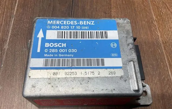 Mercedes-Benz E W124 Airbag control unit/module 0048201710 0285001030