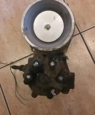 Audi 100 200 5000 C3 Fuel distributor 0438121005 035133353AE
