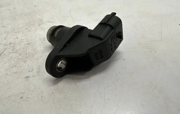 Mercedes-Benz E W211 Camshaft position sensor A0041536928