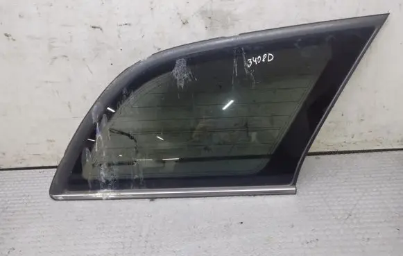 Toyota Avensis T250 Rear side window
