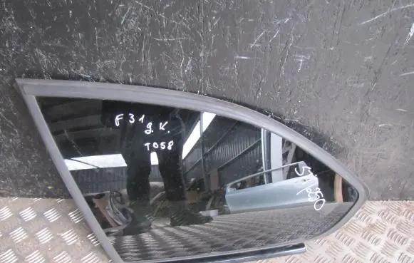 Rear vent window glass