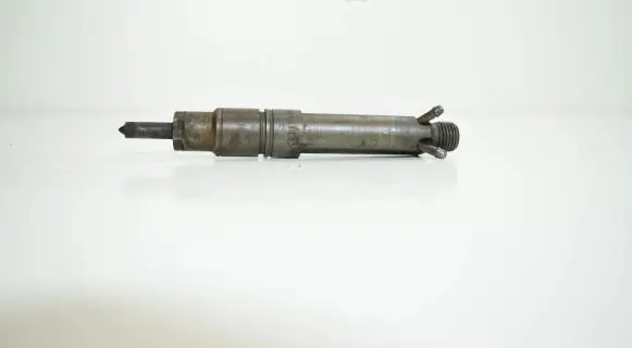 Audi A6 S6 C4 4A Fuel injector 046130201B
