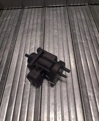 Mercedes-Benz E W210 Turbo solenoid valve A0005450427