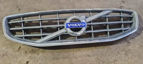 Volvo V60 Front bumper upper radiator grill 31386987