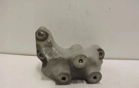 Opel Astra J Gearbox mounting bracket 13324497