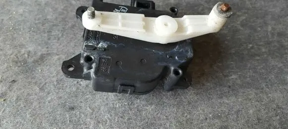 Lexus GX J120 Air flap motor/actuator 0637008860