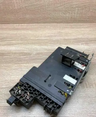 Renault Clio II Fuse module P7700411319C 7700415565