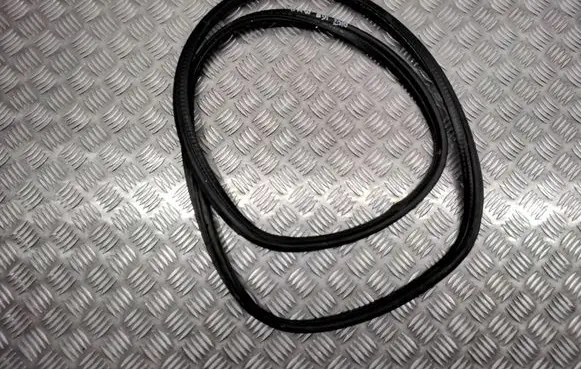 BMW 3 E90 E91 Rubber seal tailgate window/glass 4391270