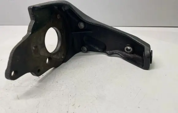 Volkswagen Transporter - Caravelle T4 Fuel pump bracket 028130147A