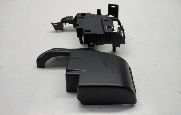 BMW 3 E46 Seat belt trim 8208367 8237133
