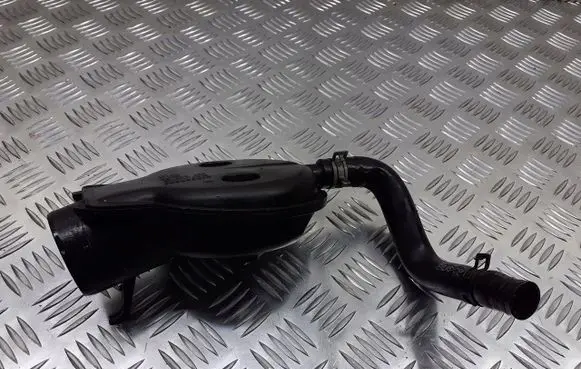 Opel Corsa C Breather hose/pipe 90572687