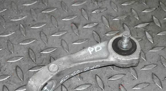 Mercedes-Benz C W205 Front anti-roll bar/stabilizer link A2053230817