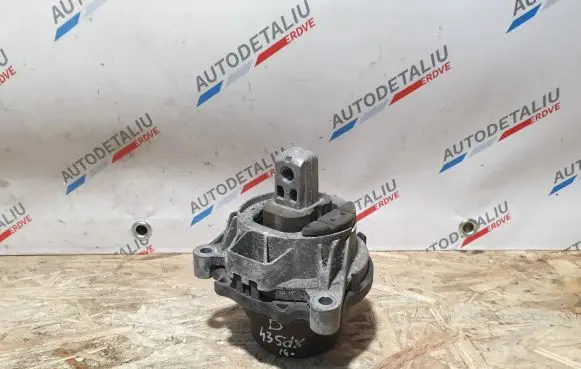 BMW 4 F32 F33 Engine mount bracket 6799104