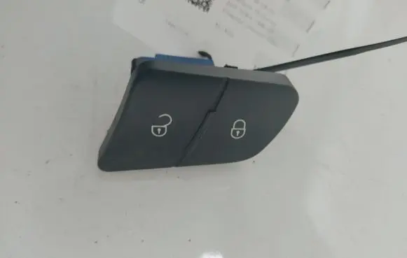 Volkswagen PASSAT B6 Central locking switch button 3C0962125B