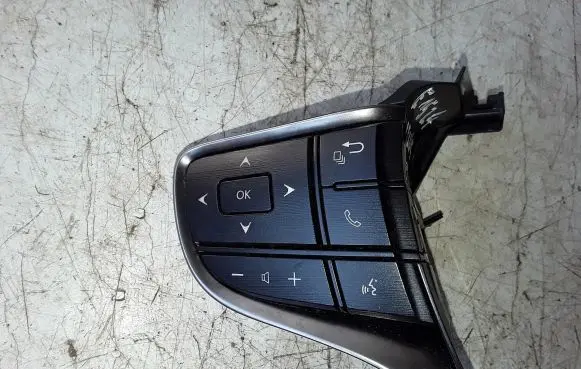 Lexus ES 300h (6th Gen) Steering wheel buttons/switches 