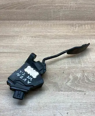 Toyota Avensis T270 Accelerator throttle pedal 7811005021