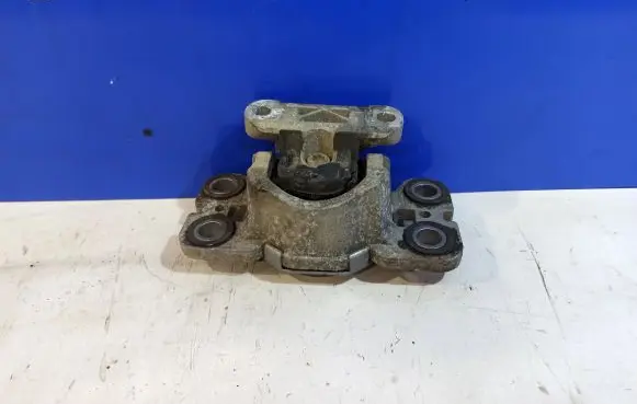 Volvo V60 Engine mount bracket 31316876 31277316