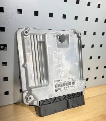 BMW 5 F10 F11 Engine control unit/module 8518479 0281018611 030025023