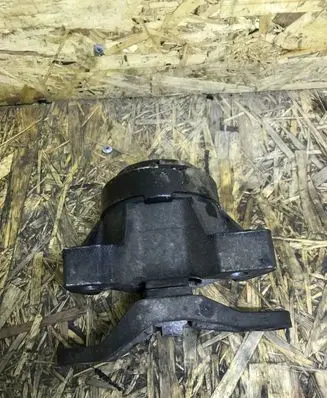 Ford C-MAX I Engine mount bracket