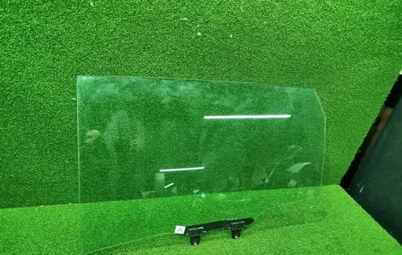 Rear door window glass