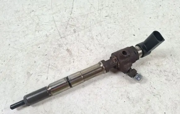 Volkswagen Golf Plus Fuel injector 03L130277B