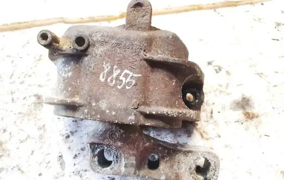 Engine mount bracket