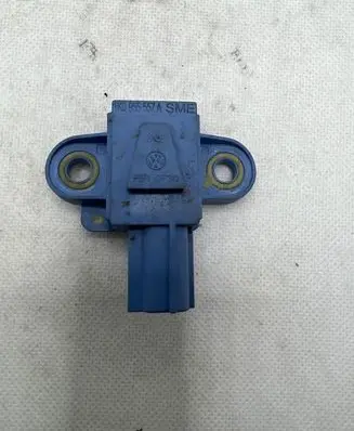 Volkswagen Golf V Airbag deployment crash/impact sensor 1K0955557A