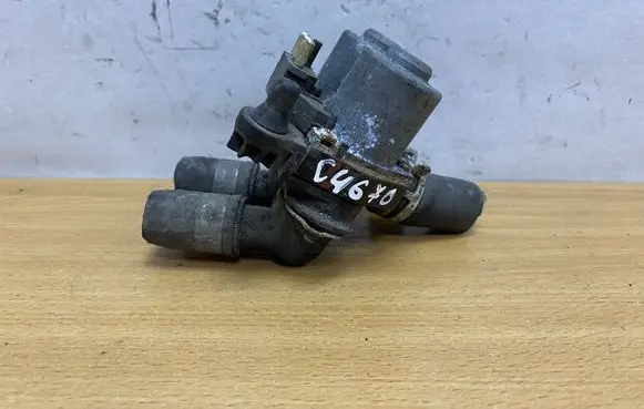 Mercedes-Benz E W210 Coolant heater control valve 0018307784 C4670