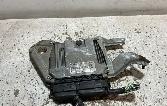 Toyota Yaris Engine control unit/module 0281012323 1039S15561 896610D460